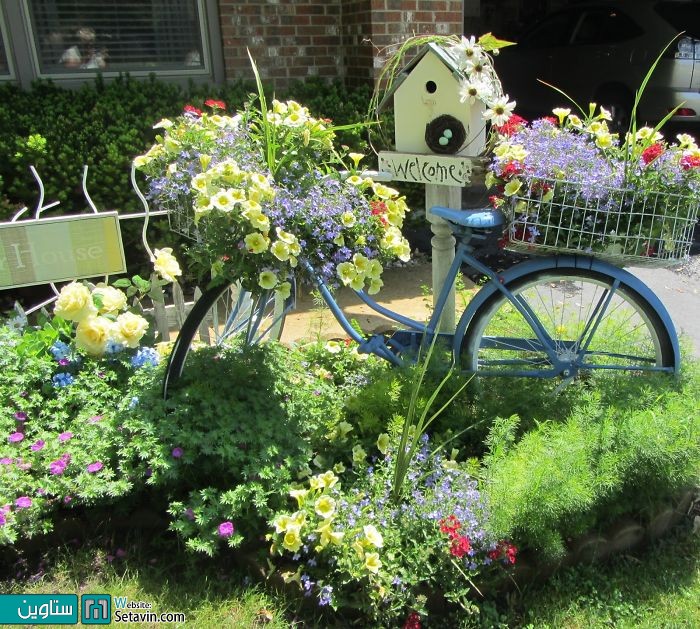 دوچرخه ای زیبا و سرسبز در باغچه