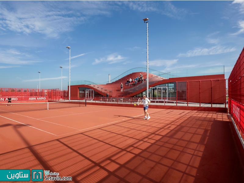 طراحی خلاقانه و چندمنظوره سقف باشگاه تنیس