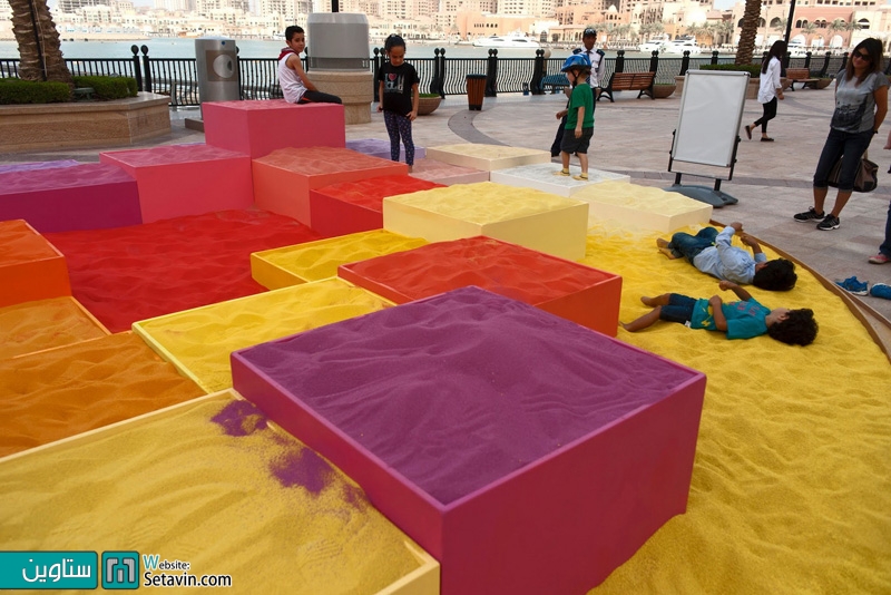 اثری هنری با استفاده از 30 تن شن رنگی در قطر