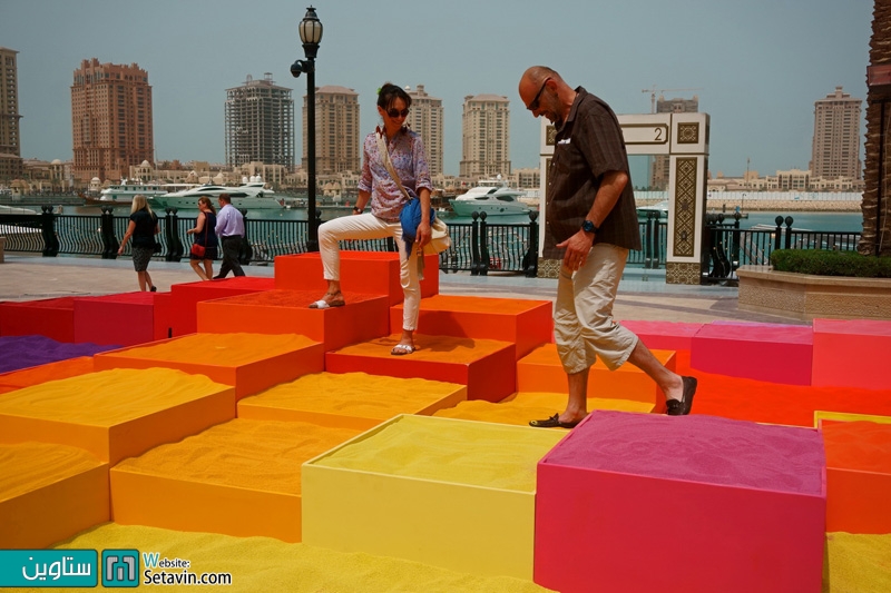 اثری هنری با استفاده از 30 تن شن رنگی در قطر