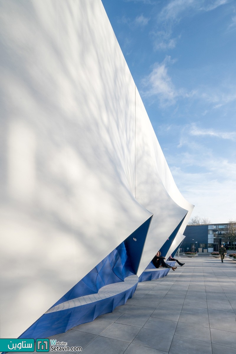 building , public seating , exterior , طراحی خلاقانه , مبلمان شهری , پوسته نما , ساختمان EU , تیم طراحی , DUS Architects , هلند , Presidency , ستاوین