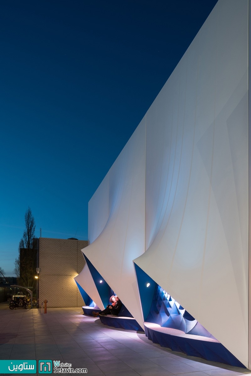 building , public seating , exterior , طراحی خلاقانه , مبلمان شهری , پوسته نما , ساختمان EU , تیم طراحی , DUS Architects , هلند , Presidency , ستاوین