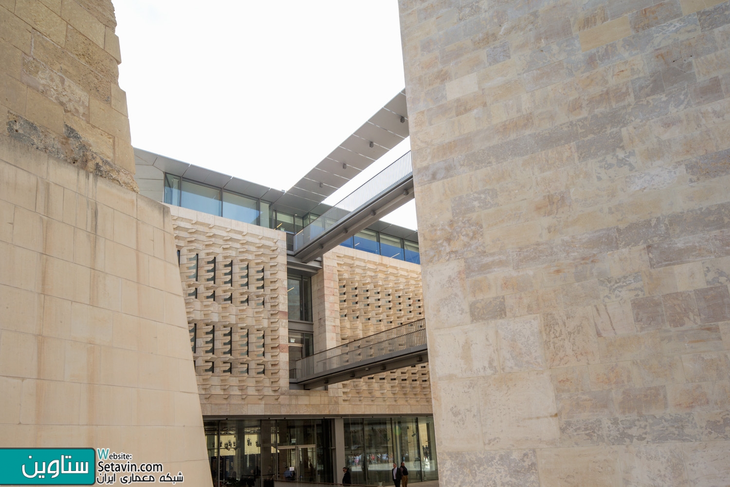 نگاهی به Valletta City Gate اثری از رنزو پیانو