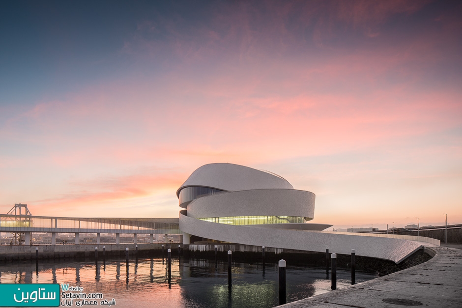 Fernando Guerra , طراحی بندر کشتی تفریحی , Leixões Cruise Terminal , پرتغال , ترمینال Leixões Cruise , ترمینال , Leixões Cruise , منحنی , Curves , Fernando Guerra , طراحی بندرگاه , بندر , بندرگاه , کشتی تفریحی ,  اسکله جنوبی , Matosinhos ,  اسکله کشتی ، امکانات , تفرجگاه ساحلی ، پارک علم و فناوری ، اتاق رویداد , رستوران , 2017 Building of the Year Awards , بندر , Portugal