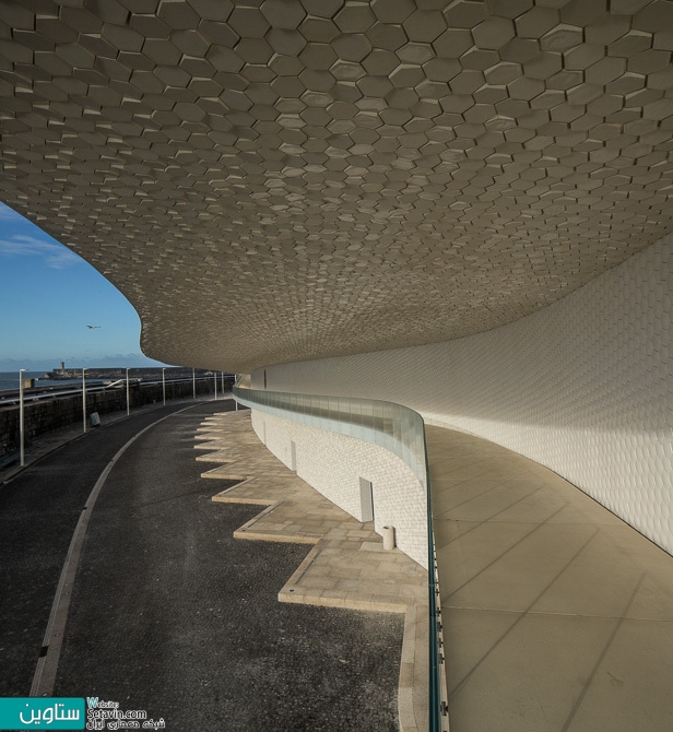 Fernando Guerra , طراحی بندر کشتی تفریحی , Leixões Cruise Terminal , پرتغال , ترمینال Leixões Cruise , ترمینال , Leixões Cruise , منحنی , Curves , Fernando Guerra , طراحی بندرگاه , بندر , بندرگاه , کشتی تفریحی ,  اسکله جنوبی , Matosinhos ,  اسکله کشتی ، امکانات , تفرجگاه ساحلی ، پارک علم و فناوری ، اتاق رویداد , رستوران , 2017 Building of the Year Awards , بندر , Portugal