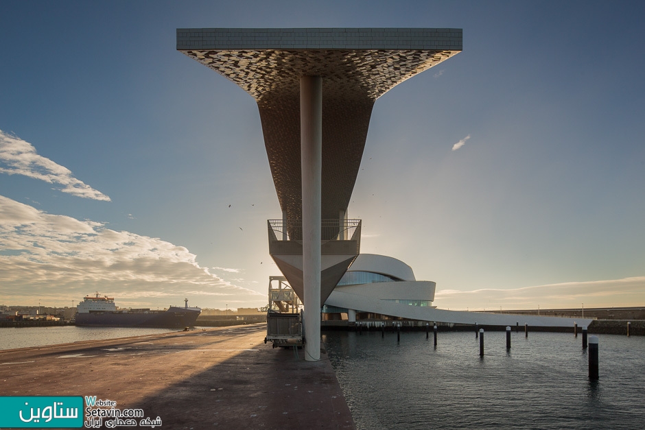 Fernando Guerra , طراحی بندر کشتی تفریحی , Leixões Cruise Terminal , پرتغال , ترمینال Leixões Cruise , ترمینال , Leixões Cruise , منحنی , Curves , Fernando Guerra , طراحی بندرگاه , بندر , بندرگاه , کشتی تفریحی ,  اسکله جنوبی , Matosinhos ,  اسکله کشتی ، امکانات , تفرجگاه ساحلی ، پارک علم و فناوری ، اتاق رویداد , رستوران , 2017 Building of the Year Awards , بندر , Portugal