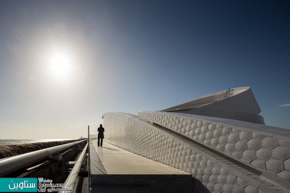 Fernando Guerra , طراحی بندر کشتی تفریحی , Leixões Cruise Terminal , پرتغال , ترمینال Leixões Cruise , ترمینال , Leixões Cruise , منحنی , Curves , Fernando Guerra , طراحی بندرگاه , بندر , بندرگاه , کشتی تفریحی ,  اسکله جنوبی , Matosinhos ,  اسکله کشتی ، امکانات , تفرجگاه ساحلی ، پارک علم و فناوری ، اتاق رویداد , رستوران , 2017 Building of the Year Awards , بندر , Portugal