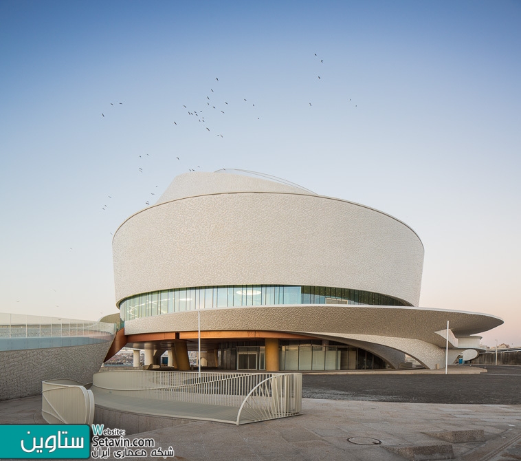 Fernando Guerra , طراحی بندر کشتی تفریحی , Leixões Cruise Terminal , پرتغال , ترمینال Leixões Cruise , ترمینال , Leixões Cruise , منحنی , Curves , Fernando Guerra , طراحی بندرگاه , بندر , بندرگاه , کشتی تفریحی ,  اسکله جنوبی , Matosinhos ,  اسکله کشتی ، امکانات , تفرجگاه ساحلی ، پارک علم و فناوری ، اتاق رویداد , رستوران , 2017 Building of the Year Awards , بندر , Portugal