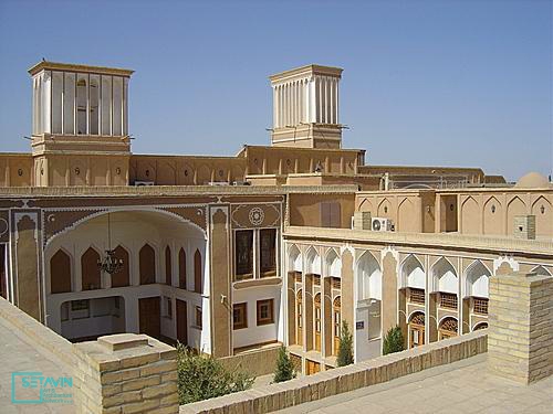 خانه تاریخی رسولیان , دانشکده هنر و معماری دانشگاه یزد , دانشگاهی قاجاری در یزد , خانه تاریخی , رسولیان , دانشکده هنر و معماری , دانشگاه یزد , دانشگاهی قاجاری , یزد , حاج میرزا کاظم رسولیان , محمد حسن محمد رحیم , دوران قاجار , سلسله قاجاریه , دانشکده معماری , سهل بن علی, شهید صدوقی, بافت قدیمی , شهر یزد , شبکه هنر , شبکه هنر و معماری , شبکه ستاوین