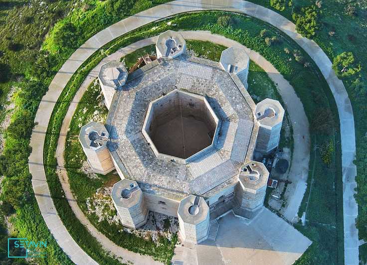 قلعه دل مونته , Castel del Monte , شاهکار معماری ایتالیا , دل مونته , Castle of the Mountain , شاهکار معماری , Santa Maria del Monte , ایتالیا , hunting lodge , معماری ایتالیا , جنوب ایتالیا , منطقه آندریا , آپولیا , prison , فردریک دوم , معماری هندسی , میراث جهانی یونسکو , میراث جهانی , یونسکو , قلعه , معماری , جهان نما , دیدنی ها