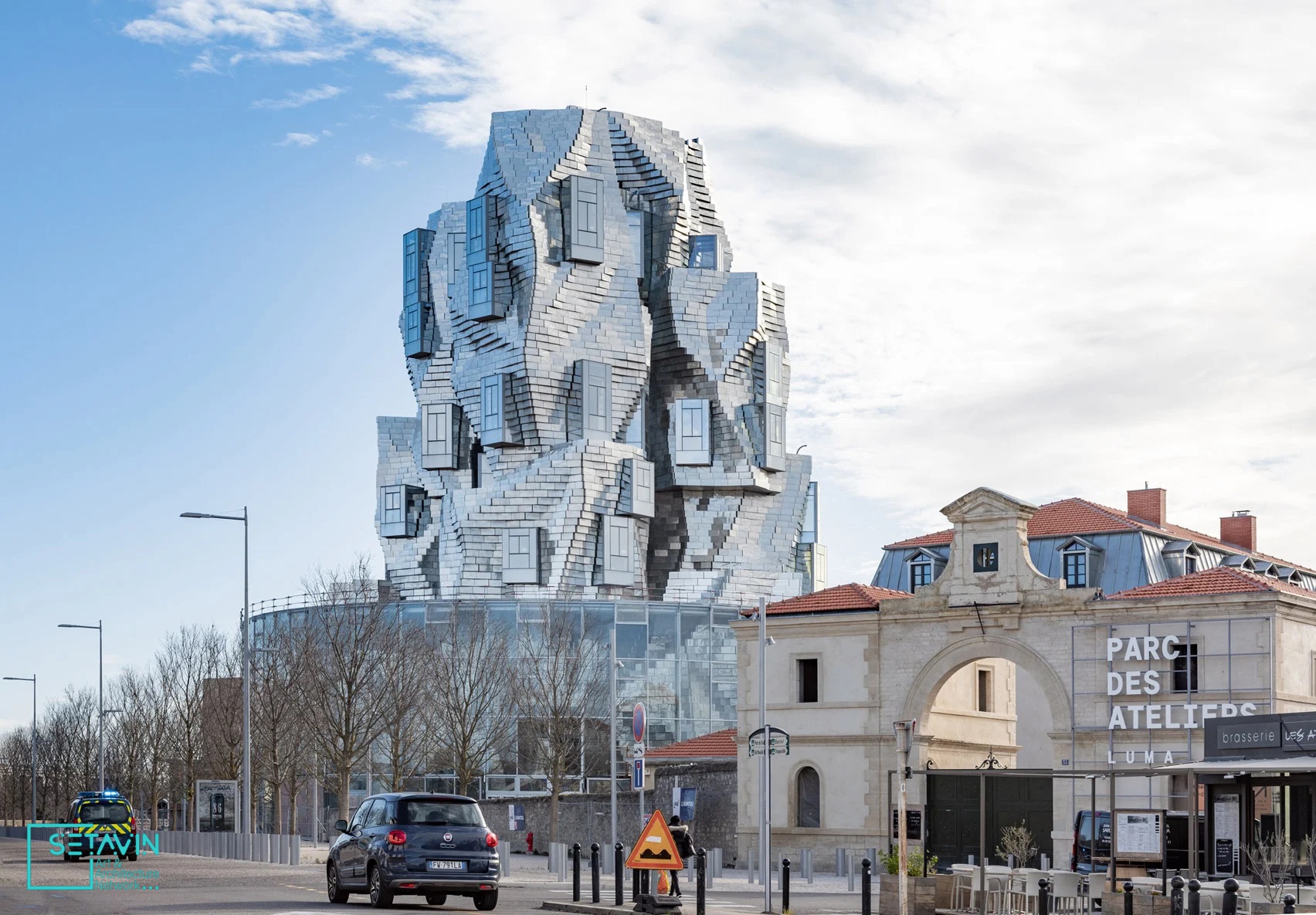 برج Luma Arles ،  فرانک گهری , Frank Gehry ، فرانسه , برج , Luma Arles ,  بنیاد لوما , مایا هوفمان , معماری , پاریس , اسمان خراش , برج , تاجر سرشناس سوئیسی , طراحی برج , طراحی معماری , شبکه هنر و معماری ستاوین , شبکه هنر و معماری , ستاوین ,