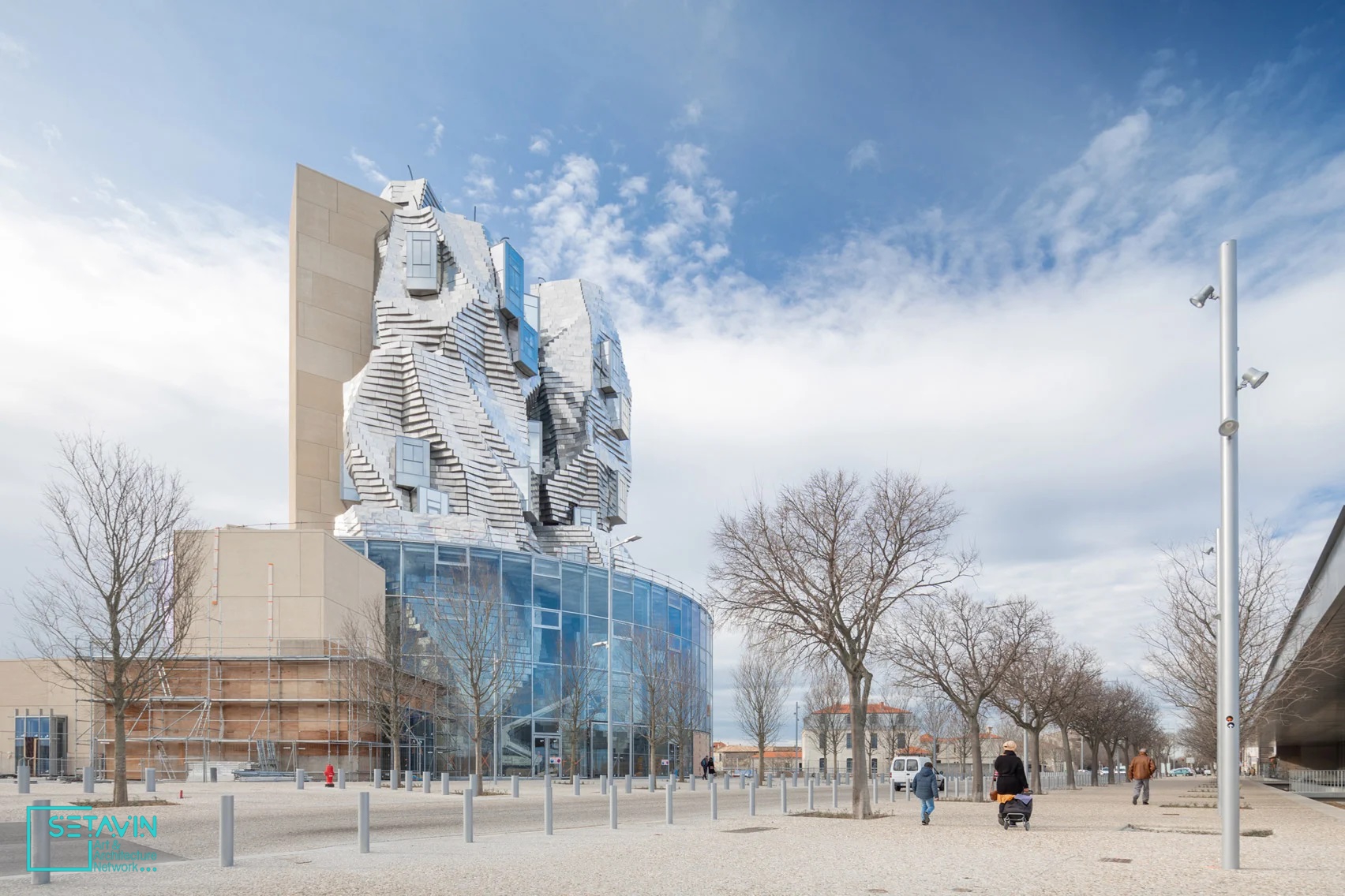 برج Luma Arles ،  فرانک گهری , Frank Gehry ، فرانسه , برج , Luma Arles ,  بنیاد لوما , مایا هوفمان , معماری , پاریس , اسمان خراش , برج , تاجر سرشناس سوئیسی , طراحی برج , طراحی معماری , شبکه هنر و معماری ستاوین , شبکه هنر و معماری , ستاوین ,