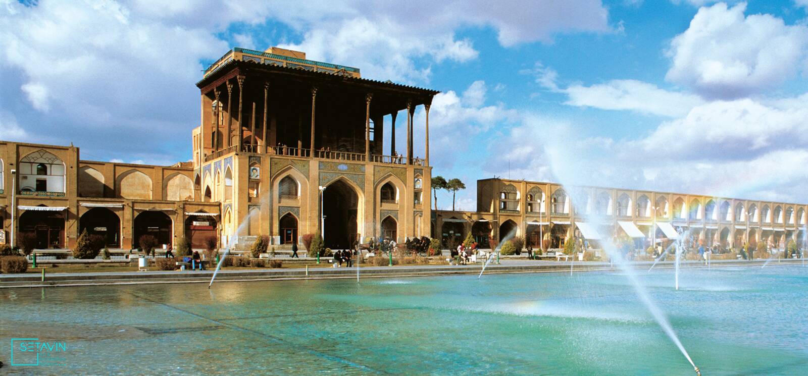 کاخ عالی‌قاپو , آلا قاپی ,  Naqsh-e Jahan Square , کاخ , عالی‌قاپو , Naqsh-e Jahan , پِله‌های مارپیچ کاخ عالی‌قاپو , دولتخانه صفوی , Ali Qapu Palace , اصفهان , Ali Qapu , Palace , شاه عباس دوم  , ایوان ستوندار , میدان نقش جهان , آثار باشکوه , عصر صفوی , مینیاتور , رضا عباسی , اتاق موسیقی , اتاق صوت , جهان نمای ستاوین , شبکه ستاوین , شبکه هنر , شبکه معماری , Isfahan , معماری ایران ,