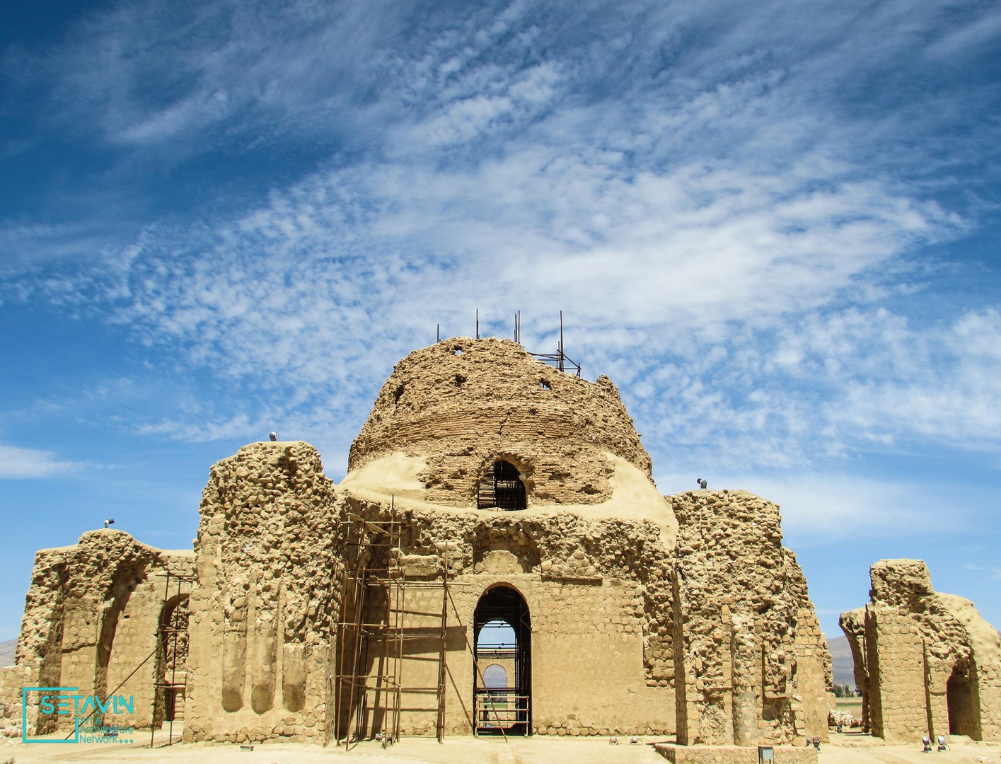 کاخ باشکوه سروستان ، قدیمی‌ترین گنبد آجری کشور ، استان فارس , کاخ باشکوه , سروستان ، قدیمی‌ترین گنبد آجری ، استان فارس ,  گنبد آجری , مجموعه کاخ سروستان , کاخ سروستان , ساسانی , شهر سروستان , روستای نظرآباد , جهان نما , دیدنی های ایران , ستاوین , ستاوین ایران ,