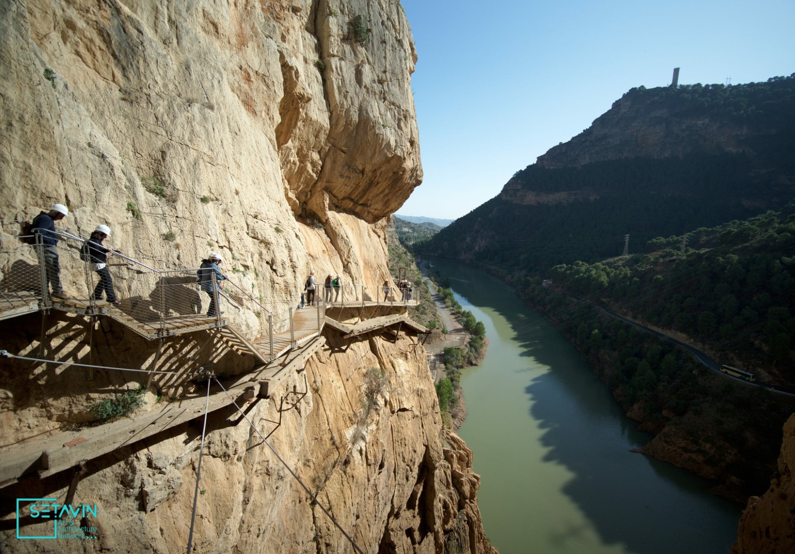 گذرگاه Caminito del Rey , خطرناک ترین گذرگاه دنیا در اسپانیا , گذرگاه , Caminito del Rey , خطرناک ترین گذرگاه دنیا , اسپانیا , خطرناک ترین گذرگاه , گذرگاه کوچک شاه , زبان اسپانیایی ، ال کامینیتو دل ری ,رودخانه گادالهورس , ستاوین , جهان نما , شبکه هنر و معماری , کوهستان