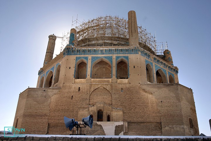 گنبد سلطانیه , سومین گنبد بزرگ جهان , زنجان , گنبد , آرامگاه اُلجایتو , شهر فلورانس , سلطان محمد خدابنده ,  آیین پدری , آیین مسیحیت , شیخ فضل الله , دین اسلام , بنای گنبد سلطانیه , گچ بری ، مقرنس کاری , کاشیکاری , خطوط تزئینی , تزئینات آجری , بیمارستان , خانقاه , میانسرا , ستاوین , آثار باستانی ایران , رسانه معماری , رسانه هنری , شبکه رسانه ای , اخبار هنری , خبر معماری , اخبار زنجان , گنبدهای سانتاماریا , فلورانس , ایتالیا , ایاصوفیه , استانبول , ترکیه