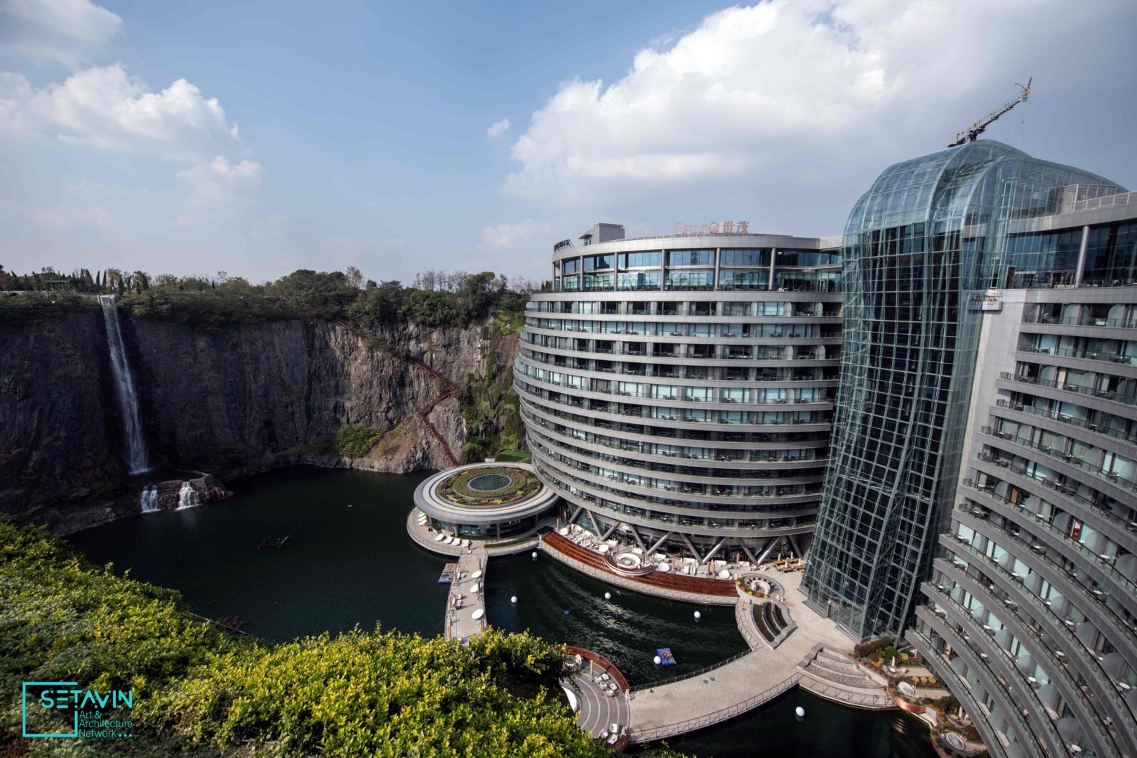 اولین هتل زیرزمینی دنیا , Quarry Hotel , هتل اینترکانتیننتال شانگهای واندرلند , InterContinental Shanghai Wonderland , هتل اینترکانتیننتال , هتل , اینترکانتیننتال , شانگهای واندرلند , شانگهای واندرلند , هتل زیرزمینی , China , چین , Shanghai , هتل لوکس , طراحی هتل , معماری هتل , معدن متروکه , سونگیجانگ , Songjiang ,