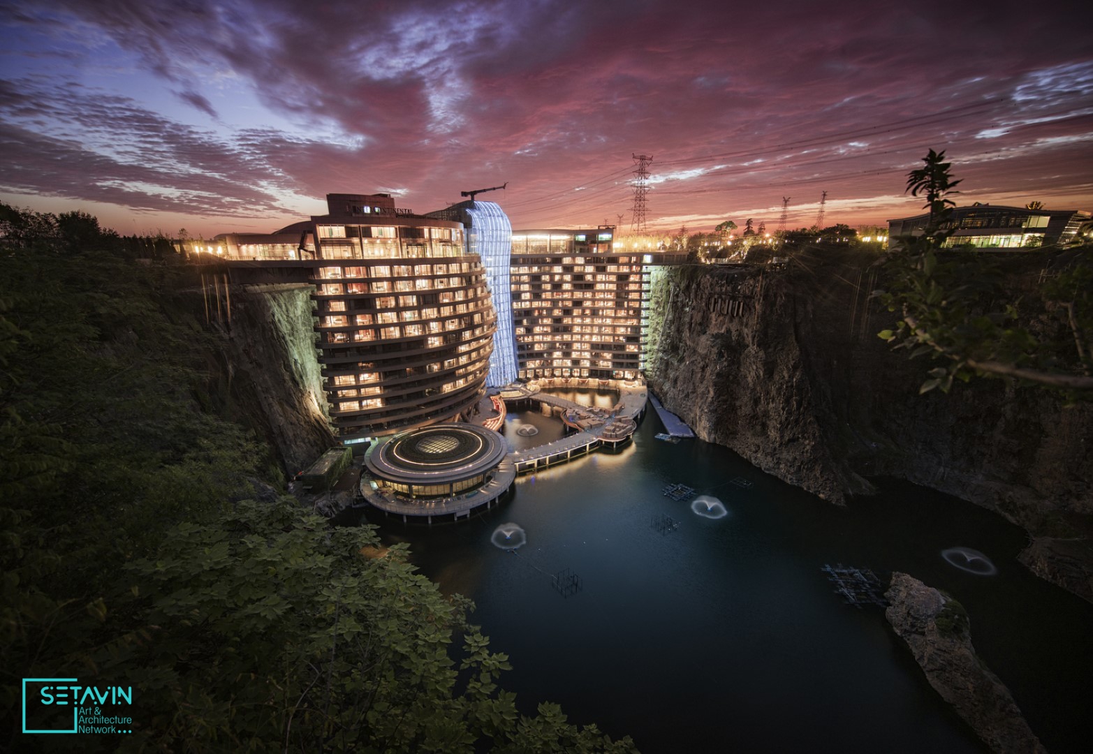 اولین هتل زیرزمینی دنیا , Quarry Hotel , هتل اینترکانتیننتال شانگهای واندرلند , InterContinental Shanghai Wonderland , هتل اینترکانتیننتال , هتل , اینترکانتیننتال , شانگهای واندرلند , شانگهای واندرلند , هتل زیرزمینی , China , چین , Shanghai , هتل لوکس , طراحی هتل , معماری هتل , معدن متروکه , سونگیجانگ , Songjiang ,