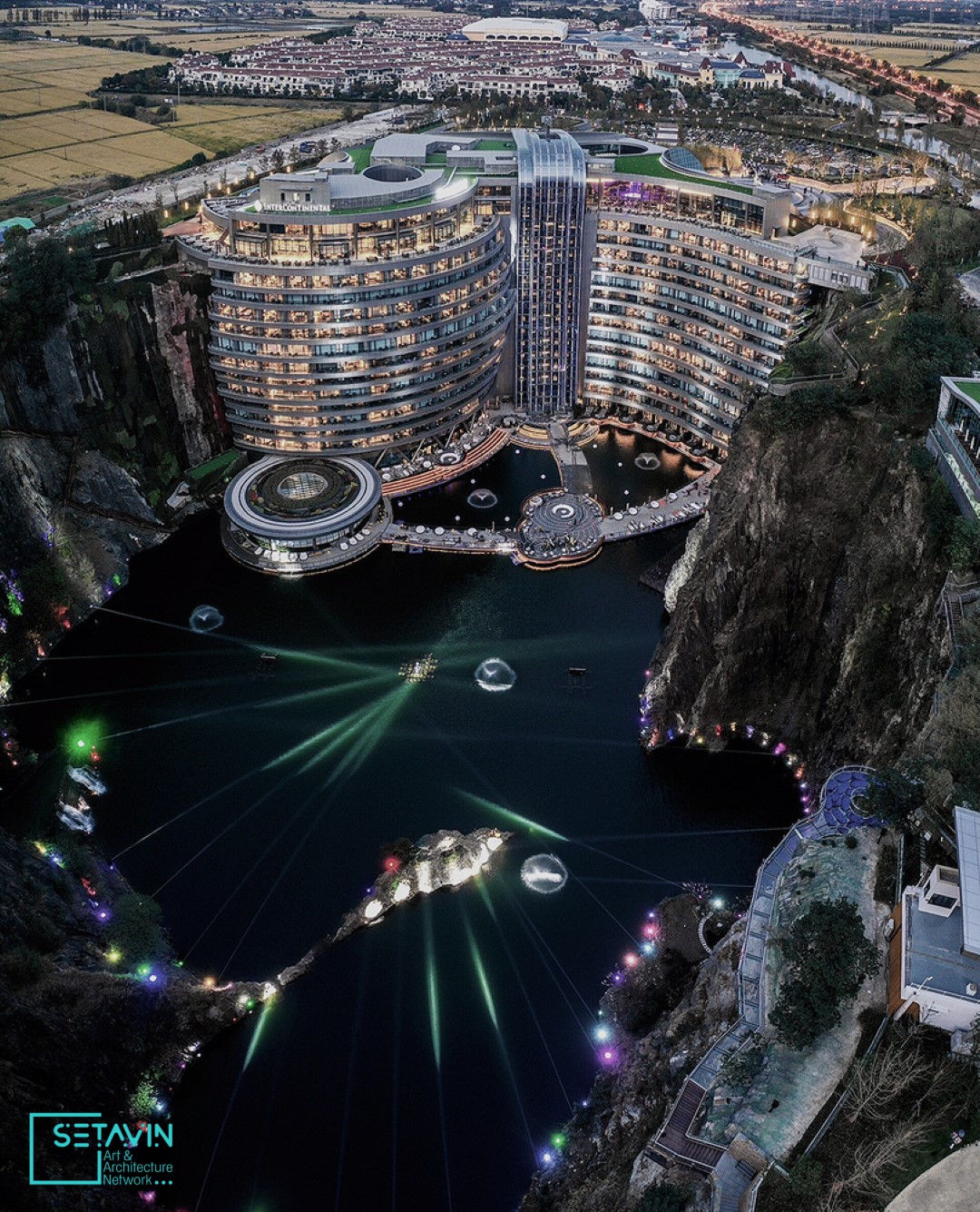اولین هتل زیرزمینی دنیا , Quarry Hotel , هتل اینترکانتیننتال شانگهای واندرلند , InterContinental Shanghai Wonderland , هتل اینترکانتیننتال , هتل , اینترکانتیننتال , شانگهای واندرلند , شانگهای واندرلند , هتل زیرزمینی , China , چین , Shanghai , هتل لوکس , طراحی هتل , معماری هتل , معدن متروکه , سونگیجانگ , Songjiang ,