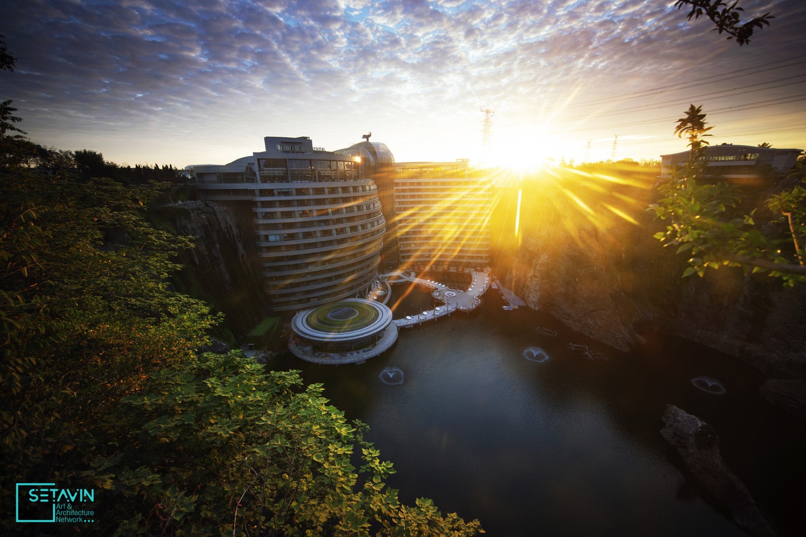 اولین هتل زیرزمینی دنیا , Quarry Hotel , هتل اینترکانتیننتال شانگهای واندرلند , InterContinental Shanghai Wonderland , هتل اینترکانتیننتال , هتل , اینترکانتیننتال , شانگهای واندرلند , شانگهای واندرلند , هتل زیرزمینی , China , چین , Shanghai , هتل لوکس , طراحی هتل , معماری هتل , معدن متروکه , سونگیجانگ , Songjiang ,