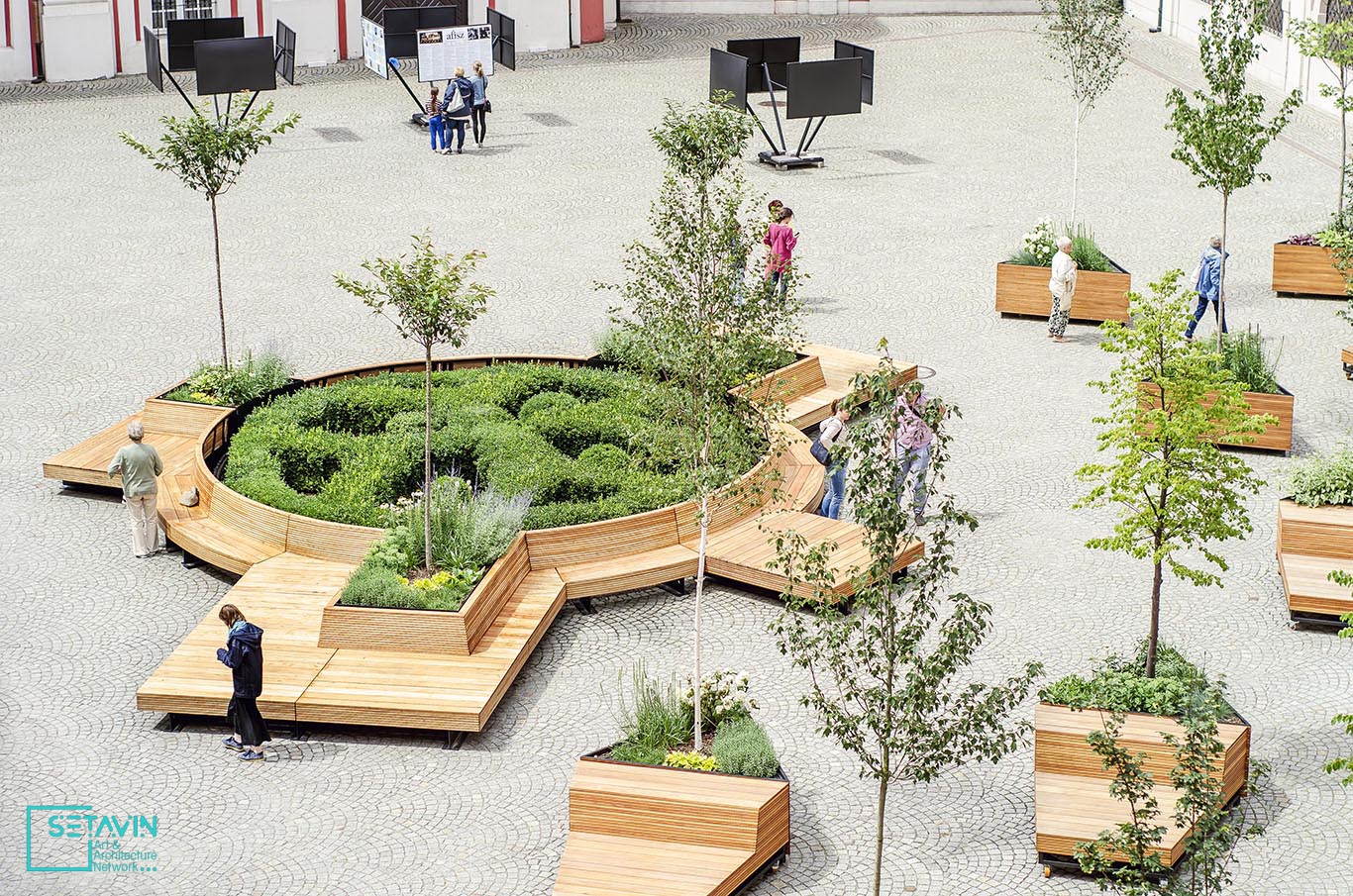 طراحی فضای سبز تالار شهر  Poznan در لهستان