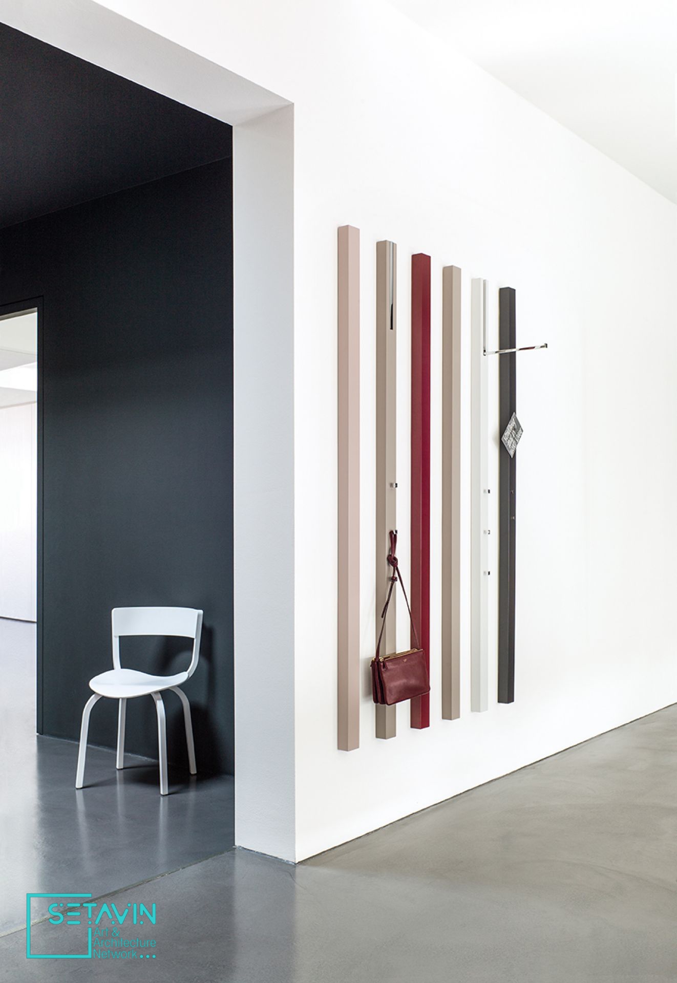 آویز عمودی Coat rack ، اثر تیم طراحی Apartment 8