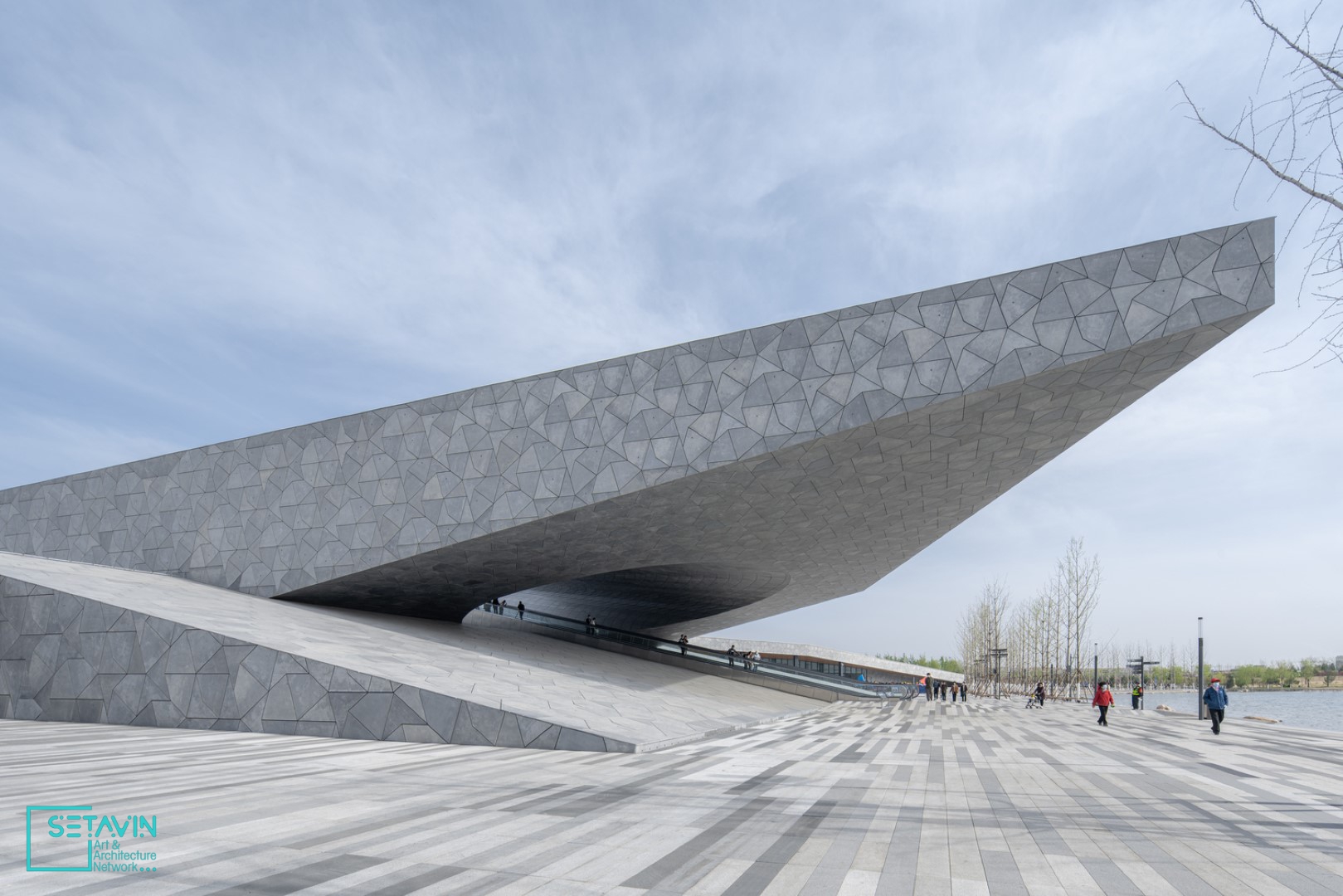 باغ گیاه شناسی Taiyuan ،  تیم طراحی معماری , Delugan Meiss ، چین , باغ گیاه شناسی , Taiyuan ، اثر تیم طراحی معماری , Delugan Meiss ، طراحی باغ , گیاه , شبکه هنر و معماری ستاوین , شبکه هنر و معماری , ستاوین , پروژه گیاه شناسی , پروژه معماری , Delugan Meissl Associated Architects , معماری , Delugan Meissl ,  Associated Architects , طراحی معماری , معماران , معماران چینی , طراحی منظر , دریاچه , کنار آب