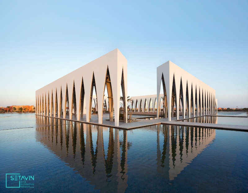 پلازای شهری Gouna Plaza ، استودیو معماری , Studio Seilern Architects , میدان , مصر , El Gouna Film Festival , ال گونا , El Gouna , Film Festival , شهر تفریحی , Gouna , Plaza , فرودگاه بین المللی غورغاده ، ancient Egyptian , Moorish architecture , پروژه های معماری , معماری مصر , طراحی معماری مصری , طراحی میدان شهری , فضای باز شهری