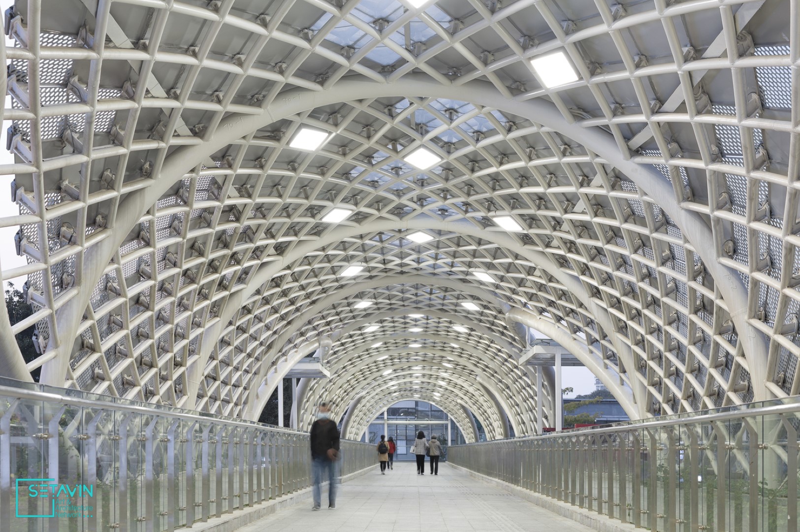 چین ، شنزن , Shenzhen , طراحی روگذر منطقه Longgang ، استودیو طراحی ، Longgang ، PUBLIC SPACE ، طراحی شهری ، PEDESTRIAN BRIDGE، فضای باز شهری، SHENZHEN , CHINA , فضای عمومی ,  پل هوایی