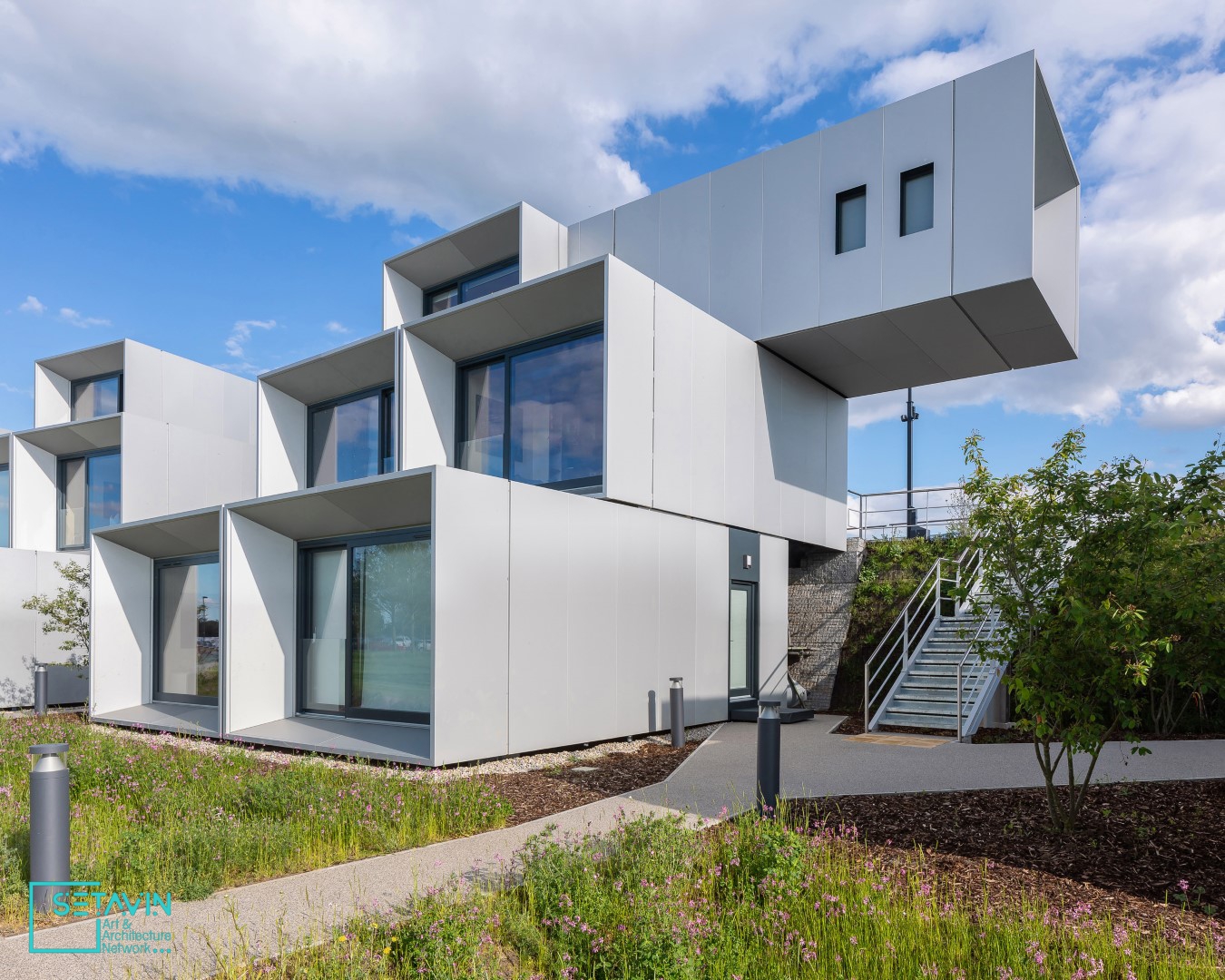 student housing , خوابگاه ، دانشجویی , Wooden architecture , معماری , cross-laminated timber , CLT , معماری مدولار , مسکن دانشجویی , آموزش مسکن , Dyson WilkinsonEyre , ساختمان های پیش ساخته , معماری چوبی , چوب چند لایه ,