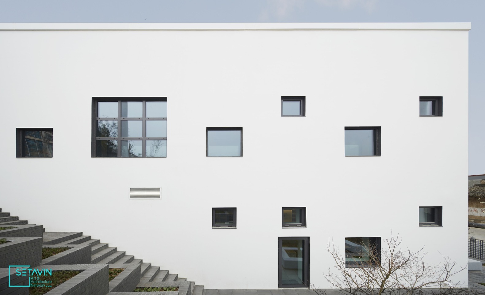 کتابخانه , architects , کتابخانه Tianshui ،  سالمندان , SAKO Architects ، چین , reading room , فضای مطالعه , facade  , نما , bookshelves  , قفسه های کتاب , Zero Carbon , کربن صفر , هنر و معماری , ستاوین , وب سایت معماری , معماری چین