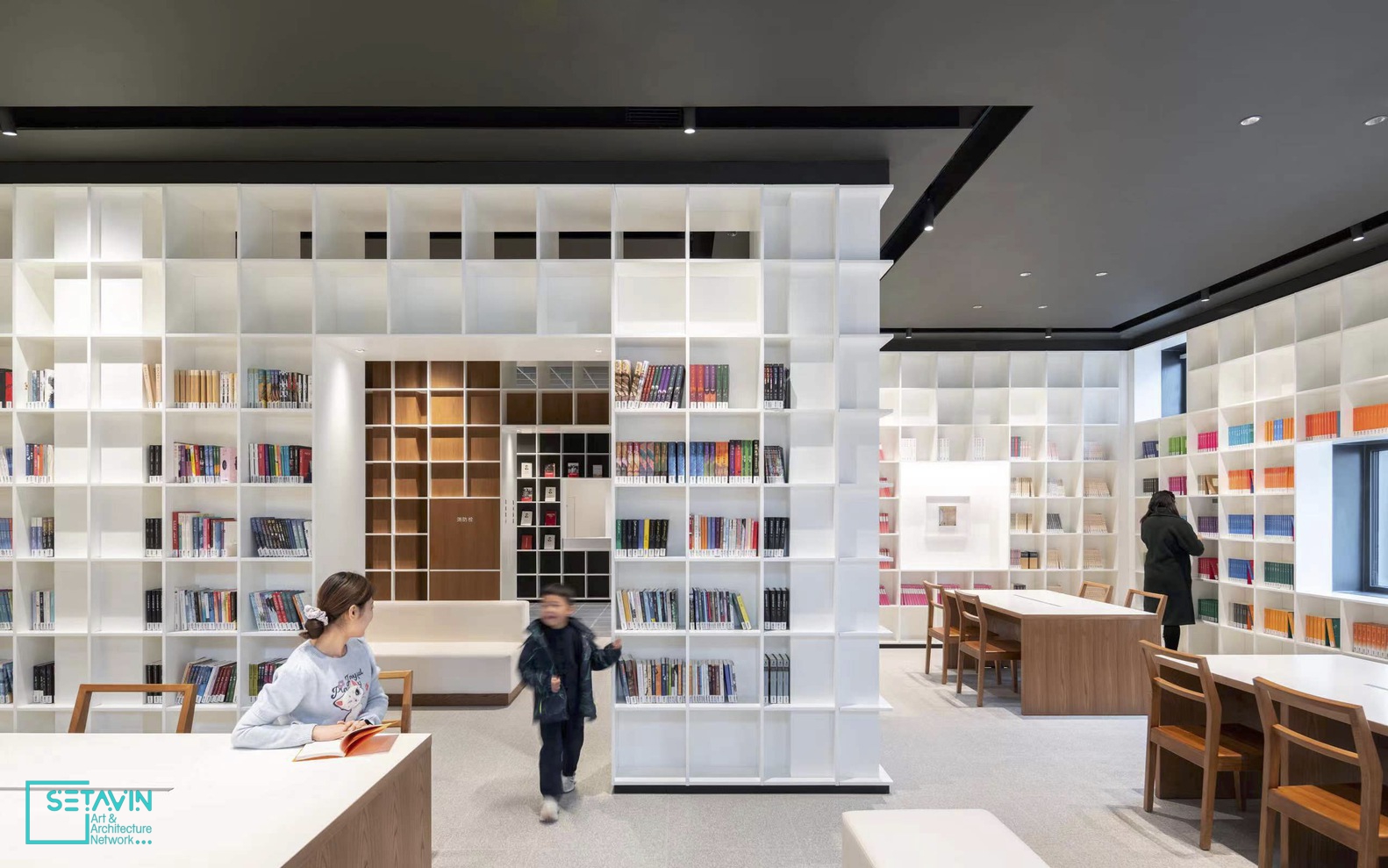 کتابخانه , architects , کتابخانه Tianshui ،  سالمندان , SAKO Architects ، چین , reading room , فضای مطالعه , facade  , نما , bookshelves  , قفسه های کتاب , Zero Carbon , کربن صفر , هنر و معماری , ستاوین , وب سایت معماری , معماری چین