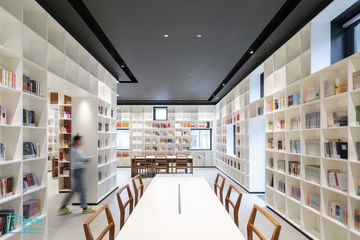 کتابخانه , architects , کتابخانه Tianshui ،  سالمندان , SAKO Architects ، چین , reading room , فضای مطالعه , facade  , نما , bookshelves  , قفسه های کتاب , Zero Carbon , کربن صفر , هنر و معماری , ستاوین , وب سایت معماری , معماری چین