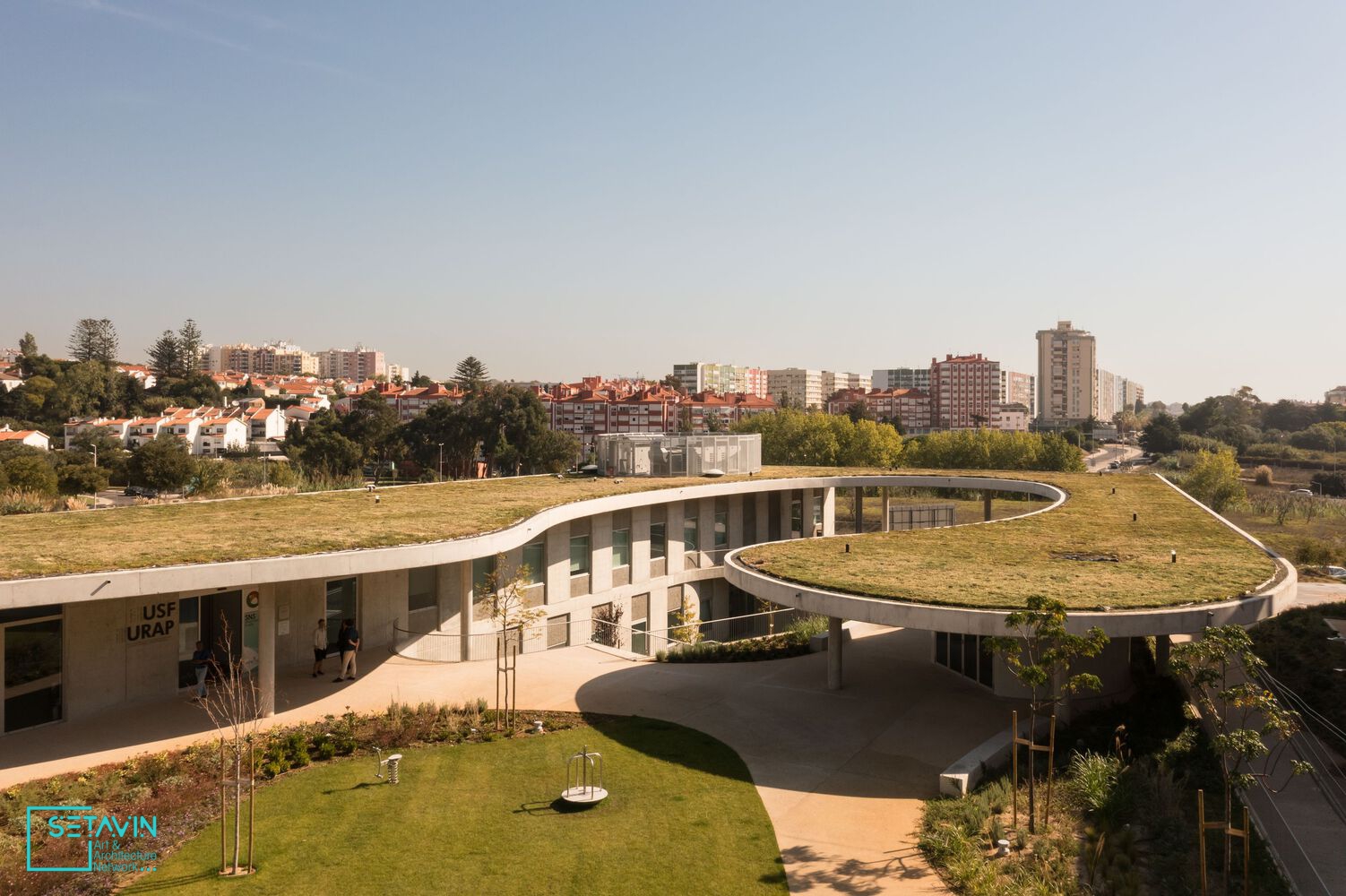 سلامت , garden , آکادمی سلامت Carcavelos ، بهداشت , Simao Botelho , Studio J , Duoma ، پرتغال , مرکز بهداشت و درمان , Healthcare Architecture , مرکز بهداشت , کارکاولوس , Carcavelos , کشور پرتغال , Healthcare , پروژه های معماری , Built Projects , معماری سلامت , Portugal , طراحی مرکز بهداشتی