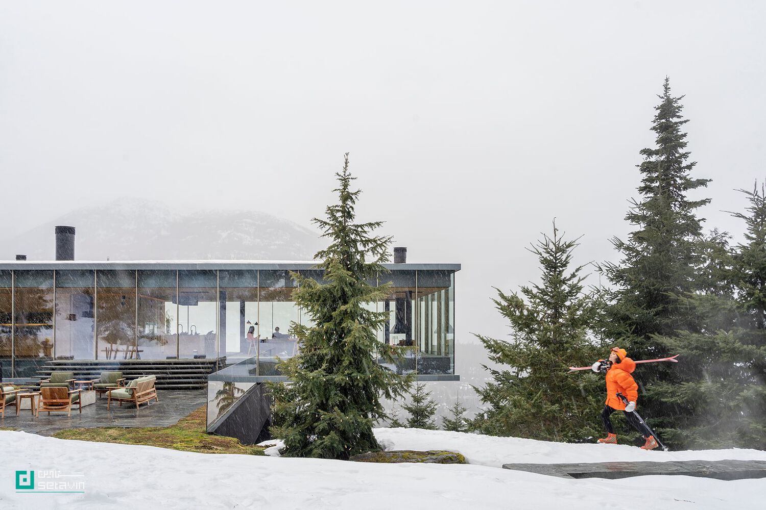 cold climate architecture, glass house design, Whistler architecture, studio mk27, Marcio Kogan, Suzana Glogowski, floating architecture, minimal house, indoor-outdoor connection, modern mountain home ,معماری در اقلیم سرد، طراحی خانه در ویسلر، خانه شیشه‌ای، استودیو mk27، مارسیو کوگان، سوزانا گلوگوفسکی، معماری معلق، طراحی داخلی و بیرونی، معماری مینیمال، پیوند با طبیعت در معماری