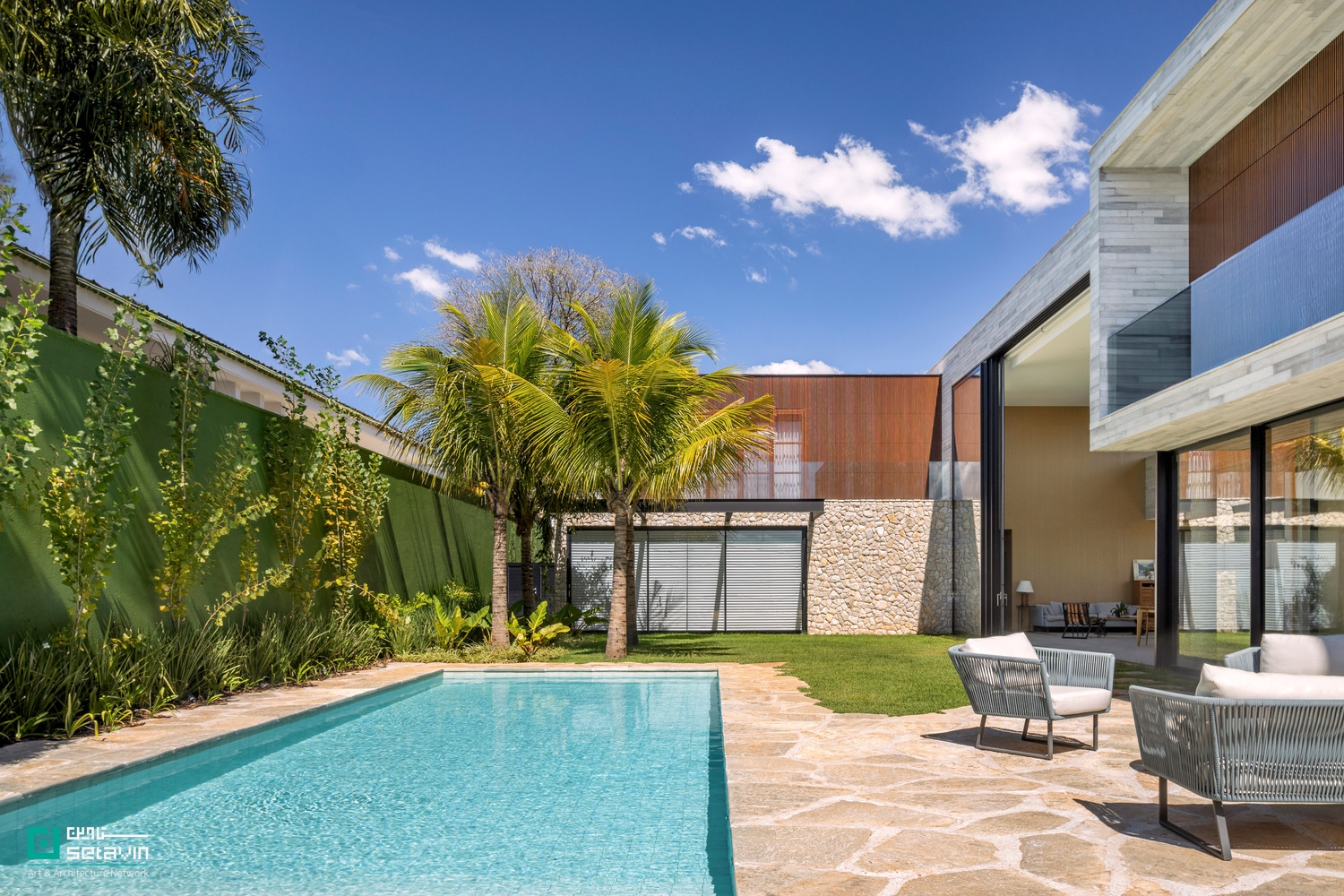 Dione House, Brazilian Architecture, Studio Andre Lenza, modern house design, contemporary architecture, Goiania house, Pirenopolis stone, open space concept, L-shaped house, tropical architecture, residential design Brazil ,خانه دیونه، معماری برزیل، طراحی خانه مدرن، معماری معاصر، مصالح بومی، سنگ پیرنوپولیس، آندره لنزا، طراحی ویلای مدرن، خانه در گویانیا، معماری و طبیعت، خانه L شکل، استخر در معماری مسکونی، طراحی فضای باز