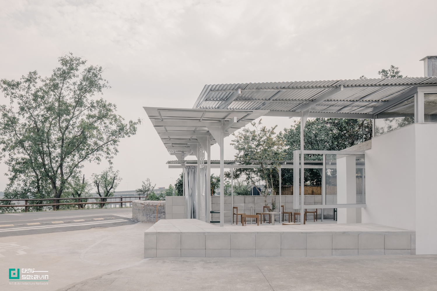مرکز گردشگری، معماری روستایی، طراحی معاصر، مرمت معماری، Atelier tao+c، طراحی پایدار، پروژه چین، معماری مینیمال، هم‌آهنگی با بستر، بازسازی حساس ,  Longyou Tourist Center, rural architecture, contemporary design, architectural restoration, Atelier tao+c, sustainable design, China project, minimal architecture, contextual harmony, sensitive renovation