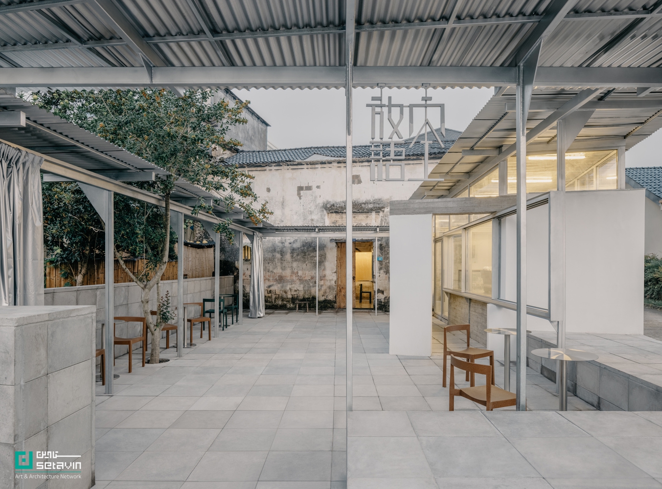 مرکز گردشگری، معماری روستایی، طراحی معاصر، مرمت معماری، Atelier tao+c، طراحی پایدار، پروژه چین، معماری مینیمال، هم‌آهنگی با بستر، بازسازی حساس ,  Longyou Tourist Center, rural architecture, contemporary design, architectural restoration, Atelier tao+c, sustainable design, China project, minimal architecture, contextual harmony, sensitive renovation