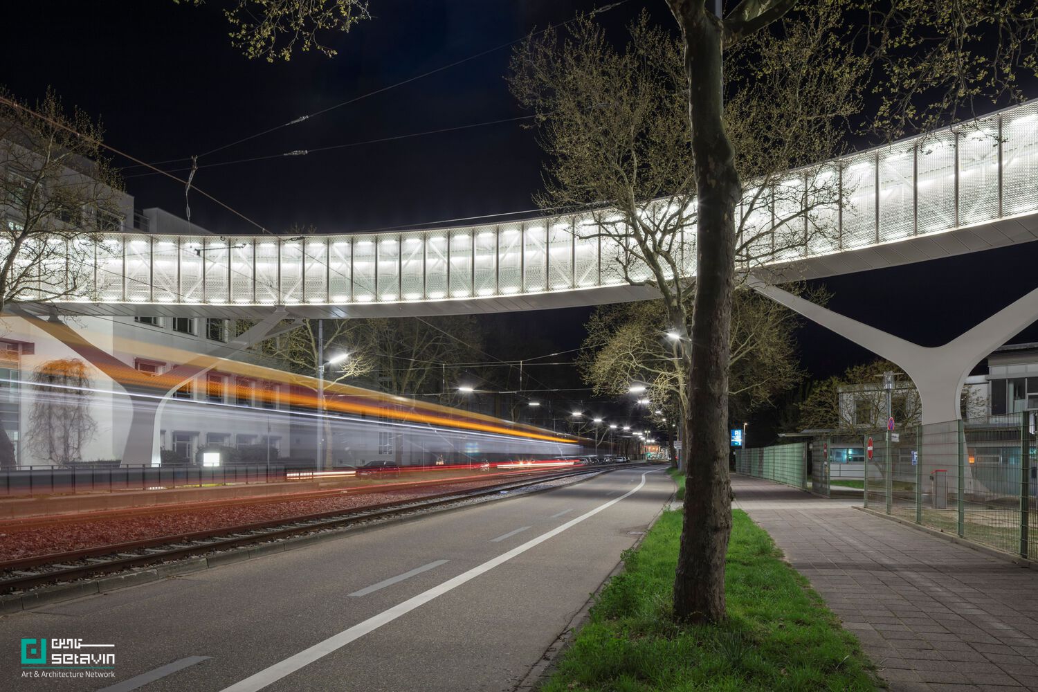 Bridge Municipal Hospital Karlsruhe, Caspar Schols, Werner Sobek, Healthcare Architecture, Infrastructure Design, Bridge Design, Germany, معماری پل, معماری درمانی, زیرساخت شهری, پل بیمارستانی, طراحی شهری پایدار, Helipad Architecture, Karlsruhe Architecture