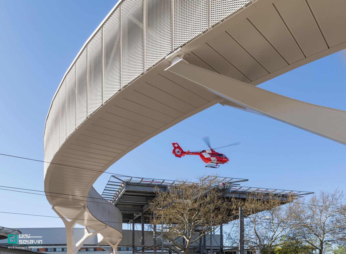 Bridge Municipal Hospital Karlsruhe, Caspar Schols, Werner Sobek, Healthcare Architecture, Infrastructure Design, Bridge Design, Germany, معماری پل, معماری درمانی, زیرساخت شهری, پل بیمارستانی, طراحی شهری پایدار, Helipad Architecture, Karlsruhe Architecture