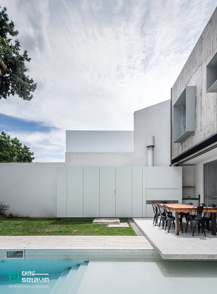 Po-Yo House, MMCV, Buenos Aires architecture, exposed concrete house, residential renovation, contemporary architecture, Argentina architecture, concrete facade, interior-exterior integration, stepped floor plan, architectural case study, Setavin Architecture Network ,بازآفرینی معماری، معماری مسکونی معاصر، بتن اکسپوز، طراحی داخلی مینیمال، خانه Po-Yo، بوئنوسآیرس، معماری آرژانتین، MMCV، بازسازی خانه، طراحی ورودی، اتصال فضاهای داخلی و خارجی، ستاوین، پروژههای معماری جهان