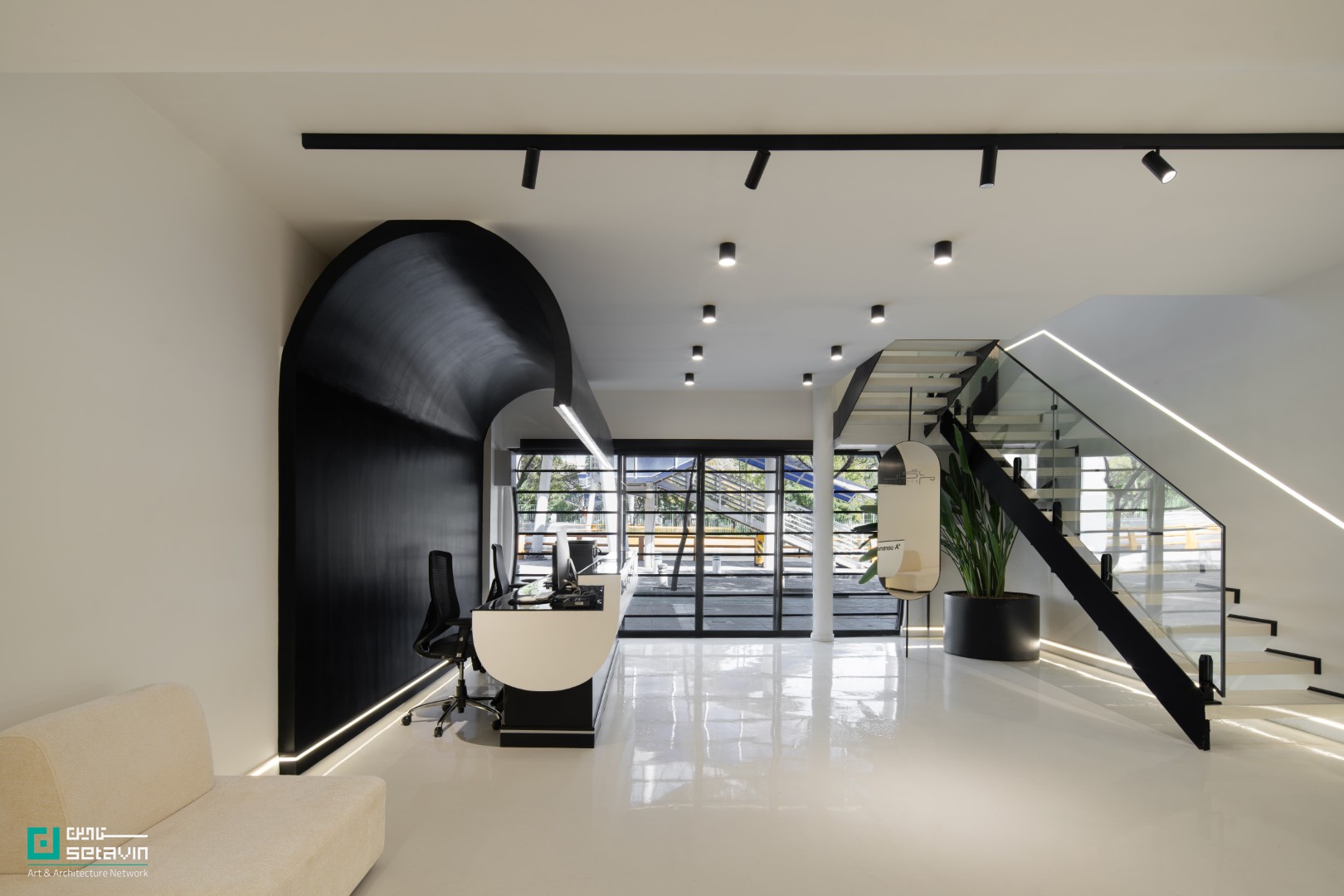 کلینیک دندانپزشکی، معماری درمانی، طراحی داخلی کلینیک، معماری معاصر ایران، نورپردازی درمانی، فرم ارگانیک، طراحی مینیمال، پروژه معماری، شبکه هنر و معماری ستاوین Dental Clinic, Healthcare Architecture, Interior Design, Iranian Contemporary Architecture, Organic Form, Minimal Design, Medical Space Design, Architectural Concept, Setavin