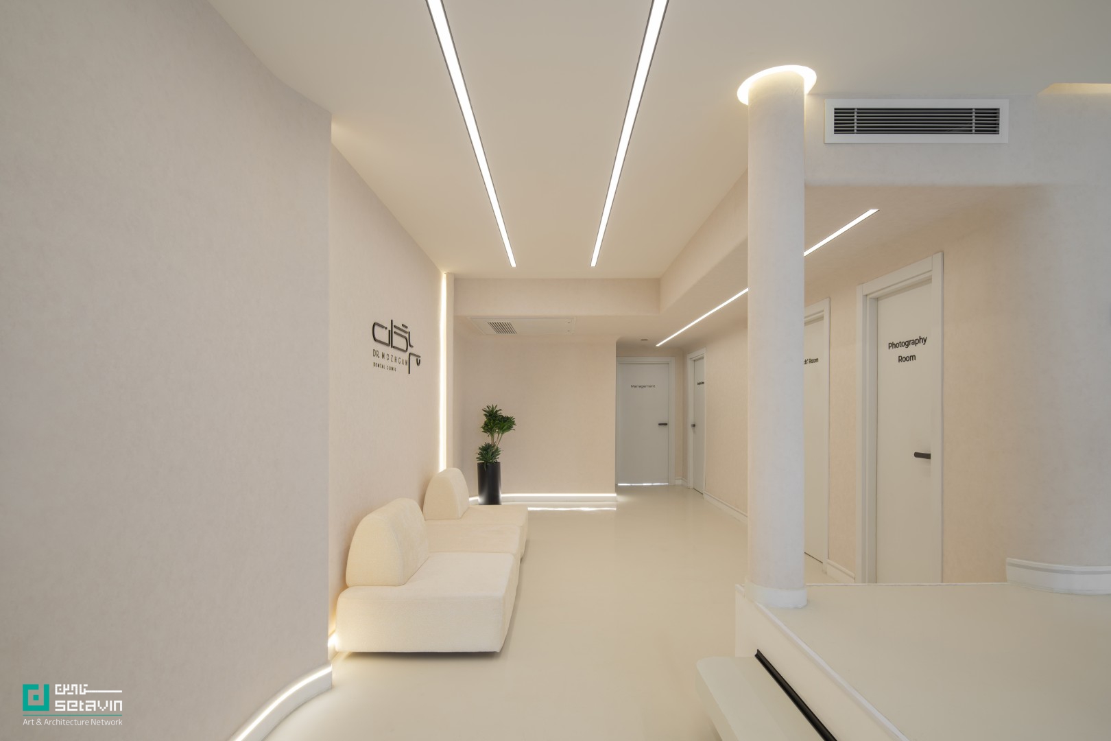 کلینیک دندانپزشکی، معماری درمانی، طراحی داخلی کلینیک، معماری معاصر ایران، نورپردازی درمانی، فرم ارگانیک، طراحی مینیمال، پروژه معماری، شبکه هنر و معماری ستاوین Dental Clinic, Healthcare Architecture, Interior Design, Iranian Contemporary Architecture, Organic Form, Minimal Design, Medical Space Design, Architectural Concept, Setavin