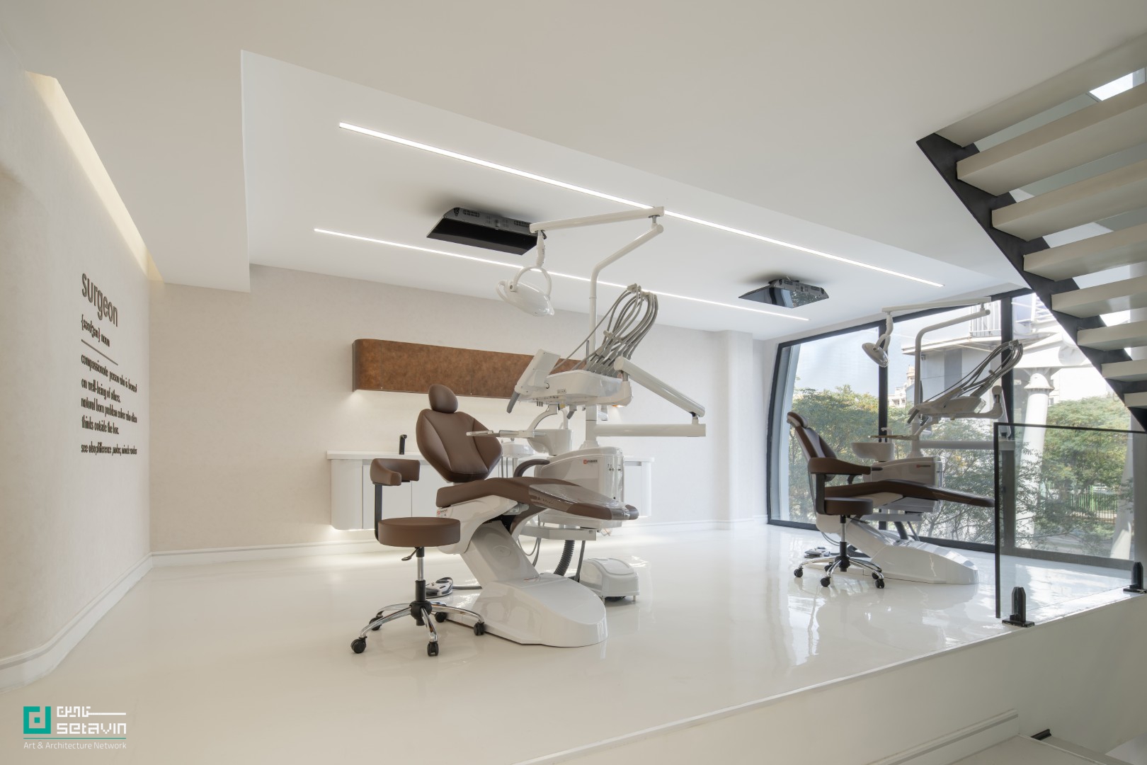 کلینیک دندانپزشکی، معماری درمانی، طراحی داخلی کلینیک، معماری معاصر ایران، نورپردازی درمانی، فرم ارگانیک، طراحی مینیمال، پروژه معماری، شبکه هنر و معماری ستاوین Dental Clinic, Healthcare Architecture, Interior Design, Iranian Contemporary Architecture, Organic Form, Minimal Design, Medical Space Design, Architectural Concept, Setavin