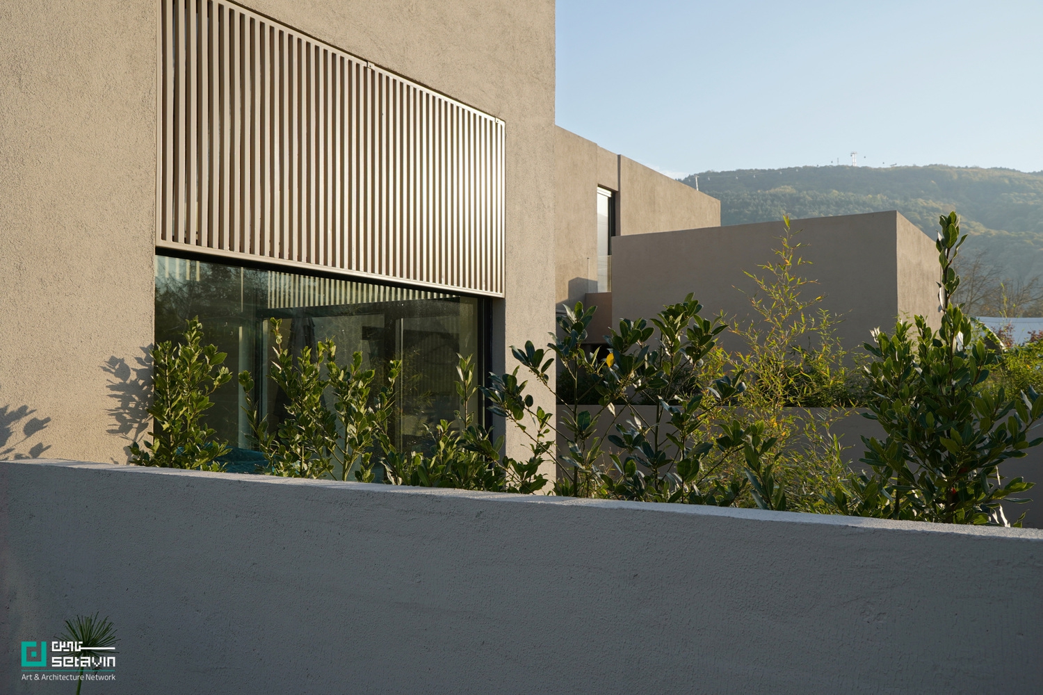 معماری ساپانجا، خانه KLEE، طراحی اقامتگاه مدرن، معماری معاصر ترکیه، the work، تحلیل پروژه معماری، ستاوین، خانه‌های مدرن، طراحی حجم، سیلوئت معماری، معماری اقامتی , KLEE House, Sapanca Architecture, the work architects, modern residence design, Turkey architecture, contemporary housing, Stavwin, architectural analysis, volume composition, architectural silhouette, modern lodging design