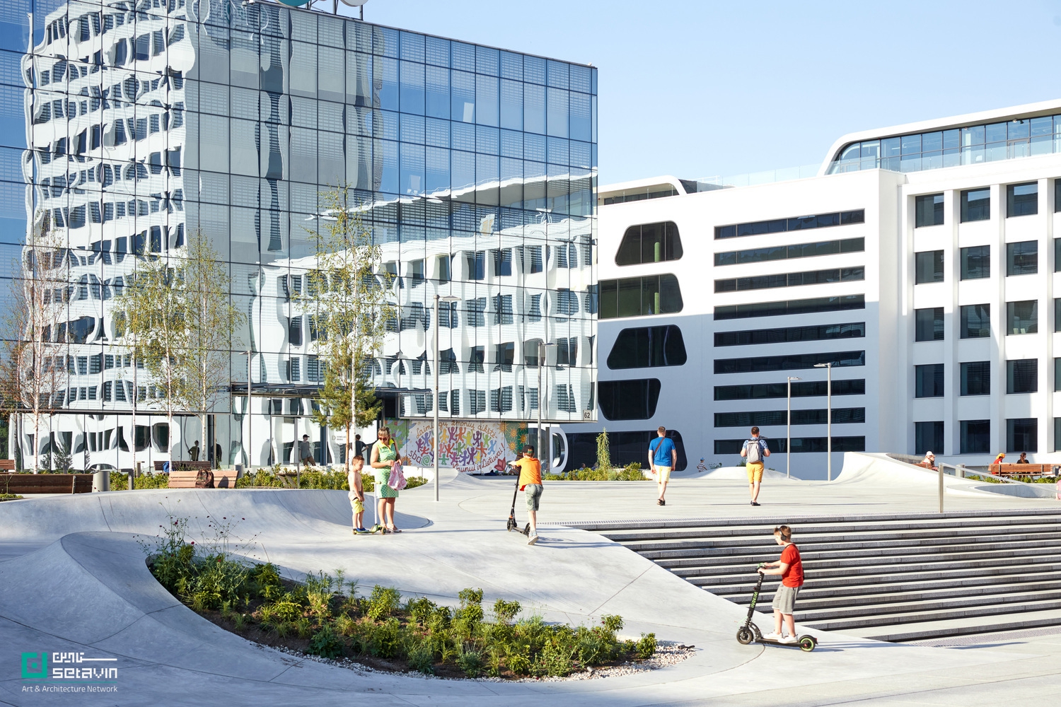 تحلیلی عمیق از اینکه چگونه در سال ۲۰۲۵، رندرها و تصاویر معماری با ورود هوش مصنوعی و شبکههای اجتماعی از ابزارهای نمایشی به اسناد قابل مناقشه و رسانههای سیاسی تبدیل شدند؛ از جنجال بمبئی تا شکلگیری زیباییشناسی اعتبار در معماری معاصر.