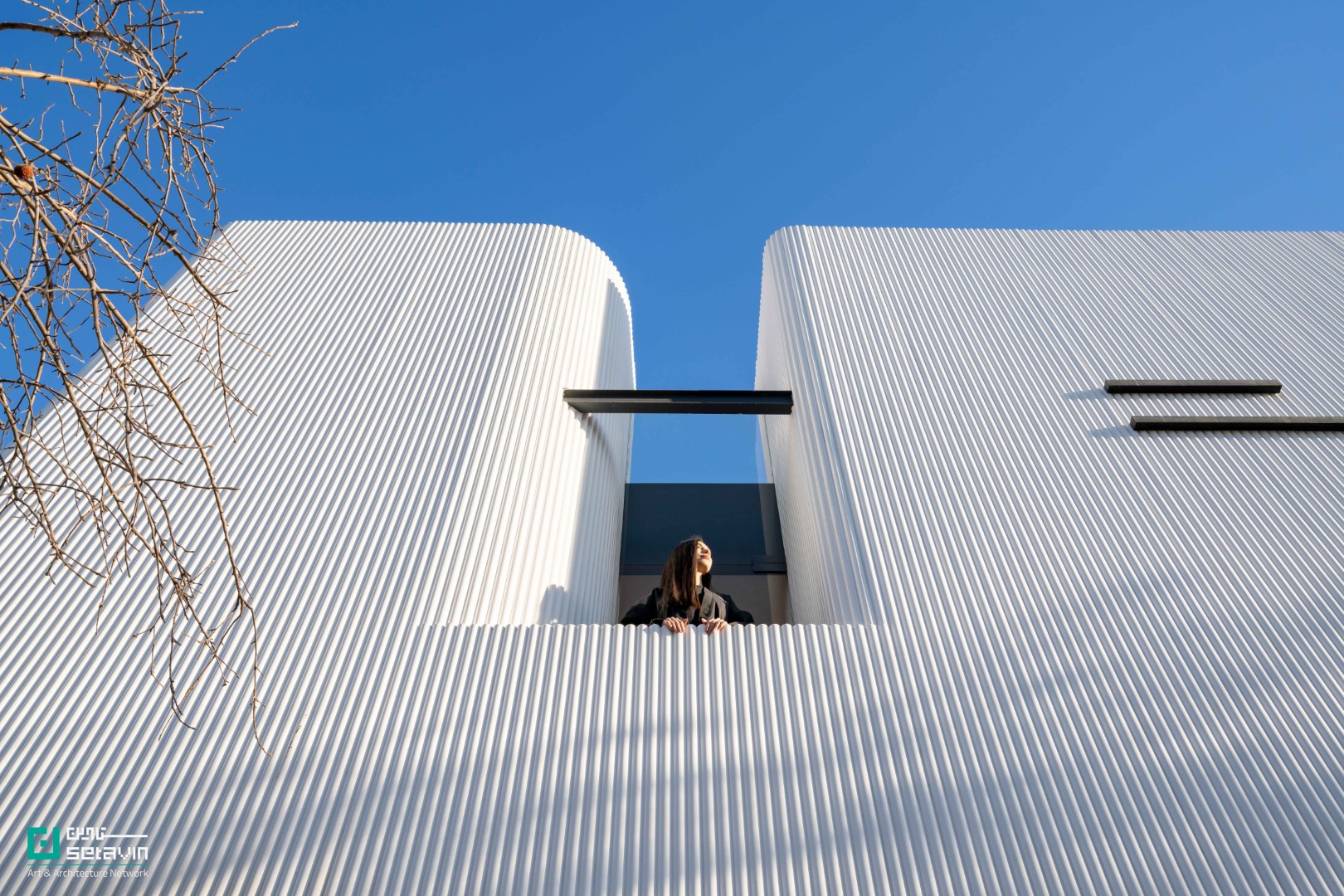 پلتفرم رُست مشهد؛ بازتعریف شوروم مبلمان به فضایی شهری، فرهنگی و انعطاف‌پذیر با رویکرد کاهش آشفتگی بصری و تقویت هویت شهری.