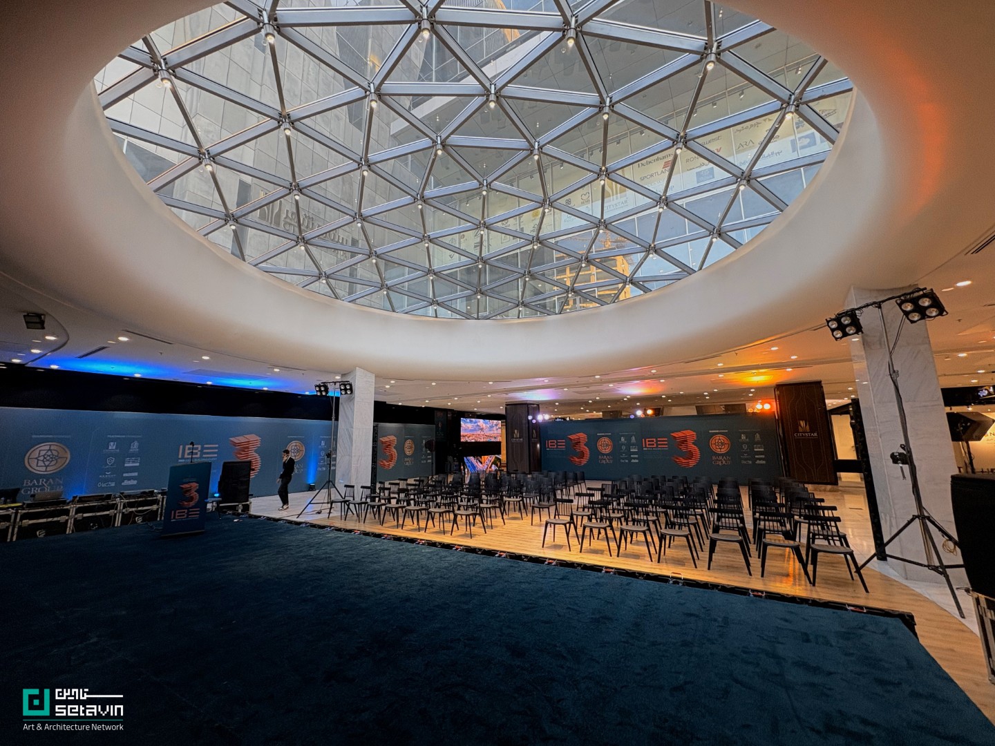 نگاهی تخصصی به رویداد بنای ایده‌آل 3 (IBE3) در مشهد؛ گردهمایی خصوصی معماران، سازندگان و فعالان صنعت ساختمان با شبکه هنر و معماری ستاوین.