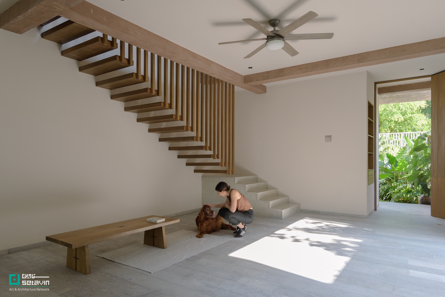 خانه پاسئو دِ کانترا، اثر Antumbra estudio در مکزیک؛ معماری مسکونی معاصر با سازه بتنی، سنگ بومی و پیوند هوشمندانه فضاهای داخلی و حیاط‌ها.