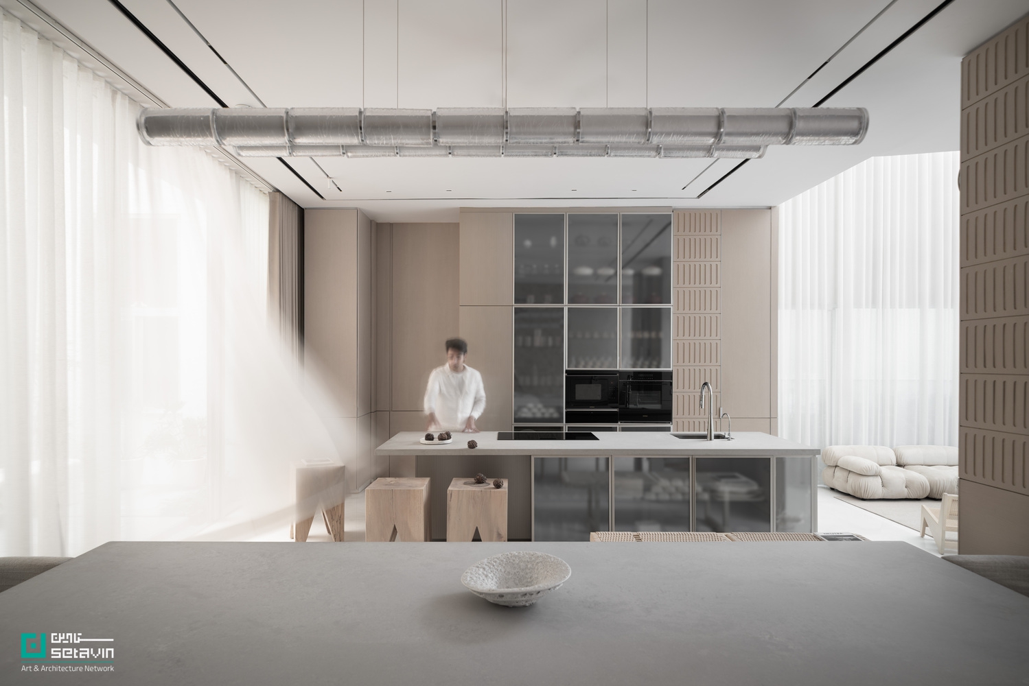 خانه BB 214 در لودیانای هند، اثر استودیو معماری و طراحی مینیمالیست؛ معماریای آرام و متعادل با تمرکز بر نور، تناسبات و خویشتنداری متریالی.